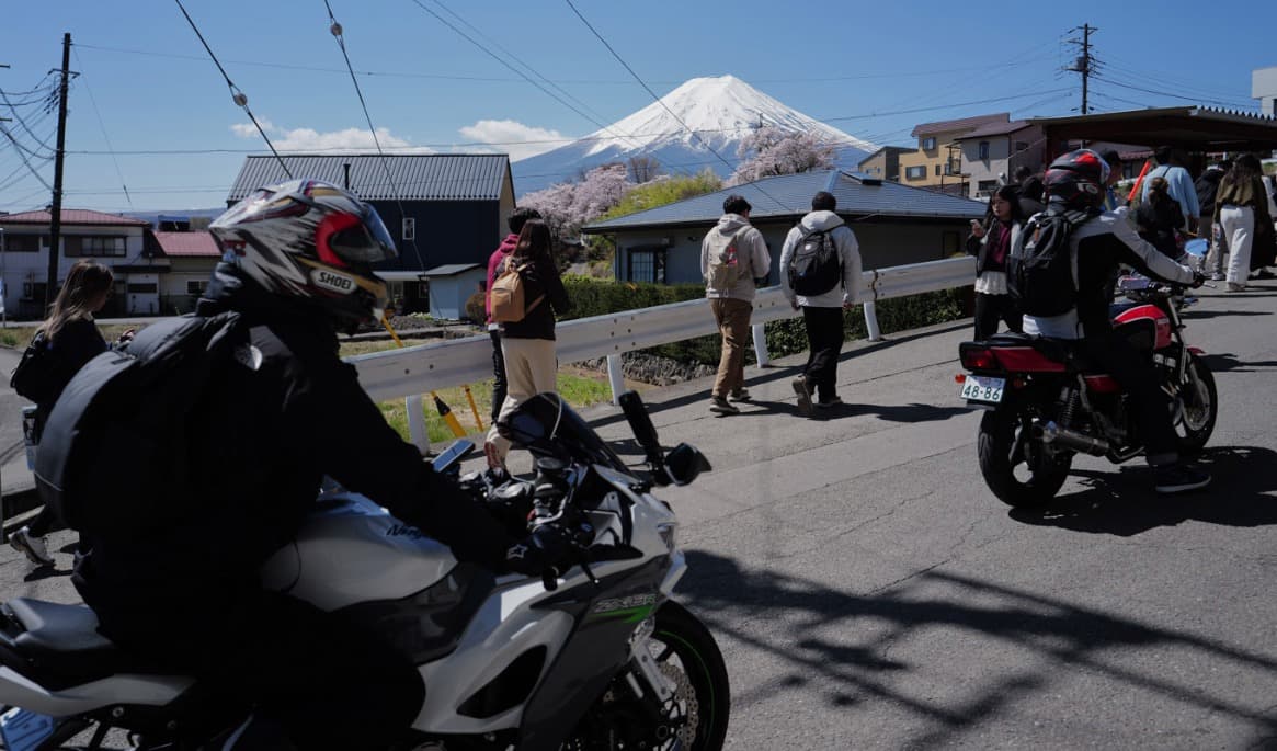 Det blir dyrare för resenärer att ta sig till Japan. Bild från i april. Foto: Eugene Hoshiko/AP/TT