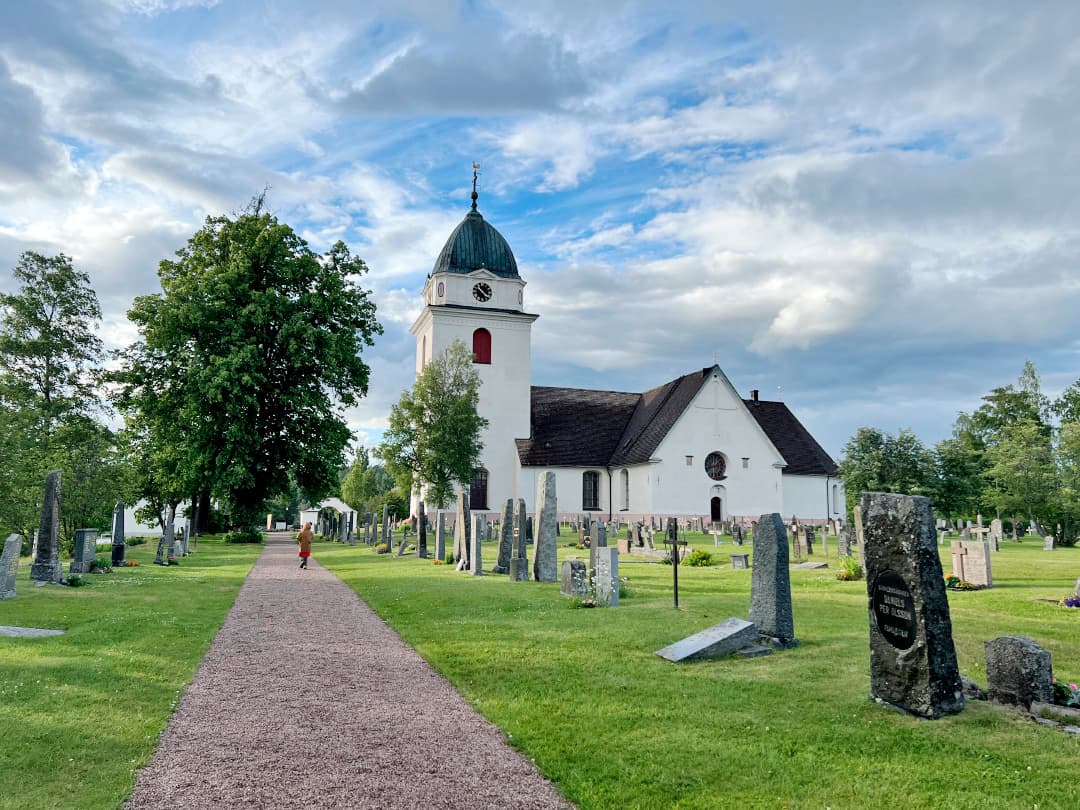 Är kyrkan främst en plats för gemenskap – eller för något högre? Foto: Sofia Drevemo