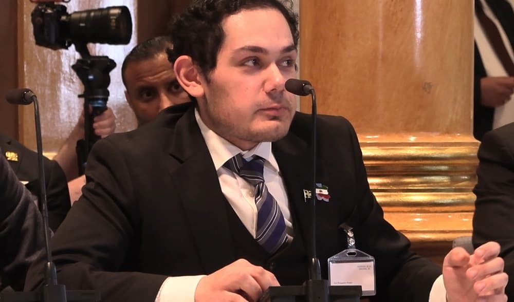 Svensk-iranske aktivisten Armin Firouzbakhsh kämpar för sitt hemland. Foto: Roger Sahlström