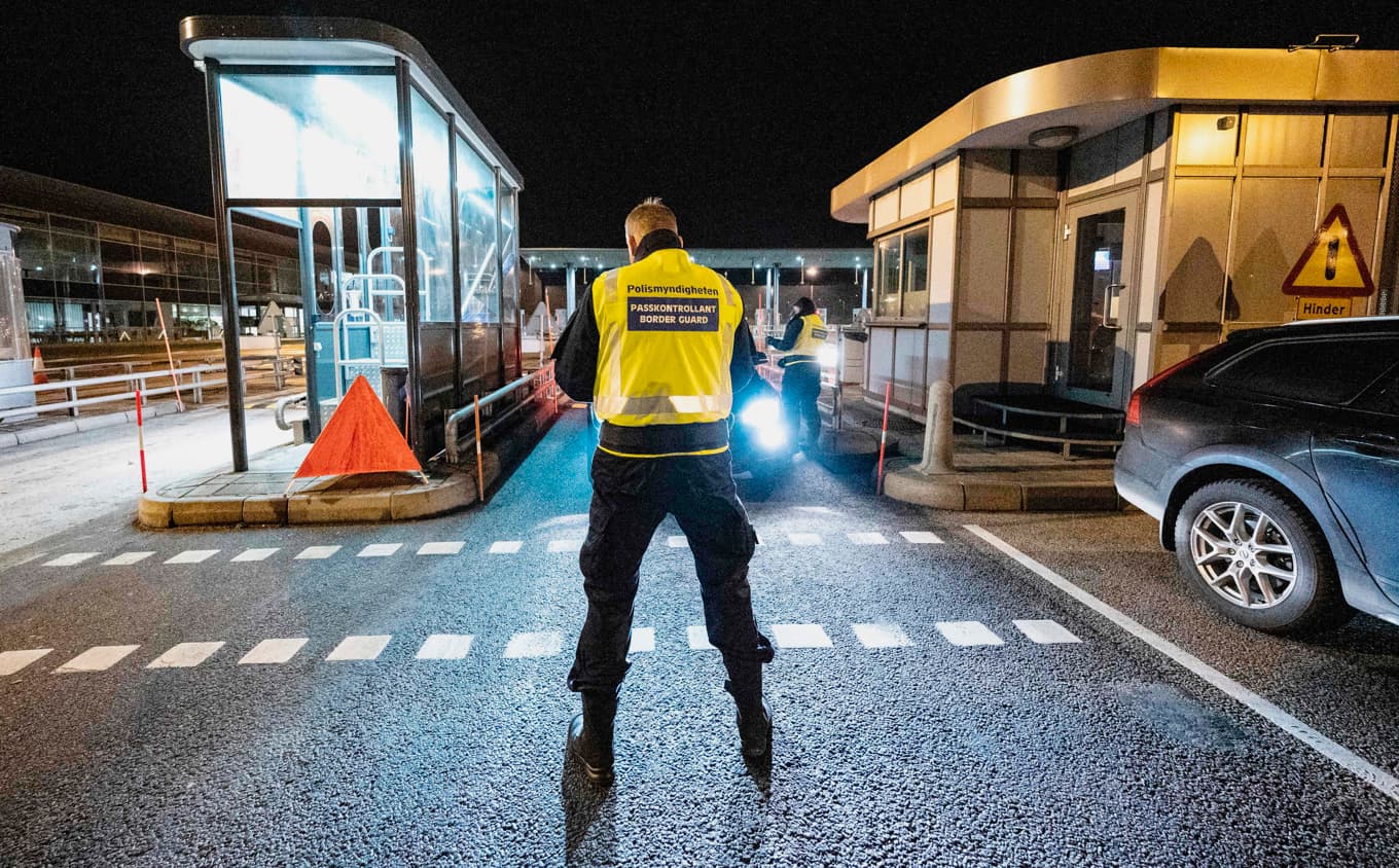 Inför migrationsreformen uppmanar EU-kommissionen nu Sverige att slopa gränskontrollen mot Danmark. Foto: Johan Nilsson/TT/AFP/Getty Images