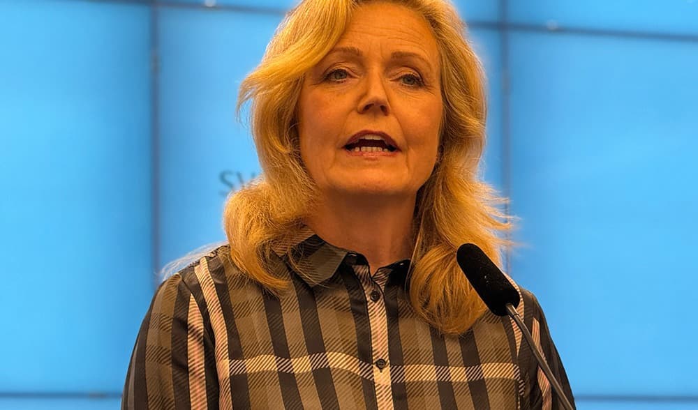 Elisabeth Thand Ringqvist (C) presenterar nya krav för att ingå i en regering efter höstens val. Foto: Staffan Erfors