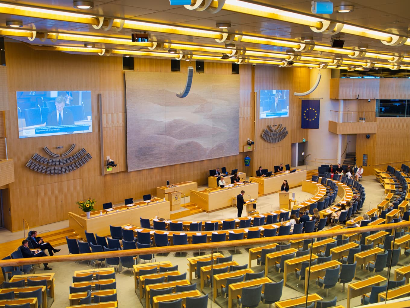 Riksdagen behöver ta ett större ansvar för genomförandet av Riksrevisionens rekommendationer. w