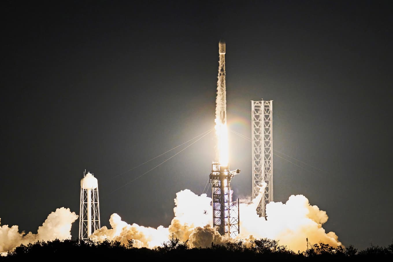 Space X grundades av Elon Musk 2002 och 2008 blev Space X det första privata företaget att skjuta upp en raket som drevs av flytande bränsle i en omloppsbana runt jorden. Foto: Evan El-Amin