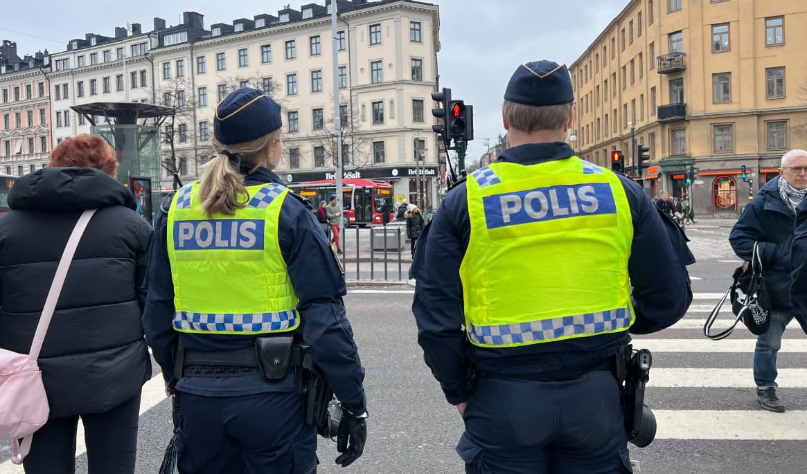 Regeringen vill se fler poliser ute på landets gator och torg. Foto: Sofia Drevemo