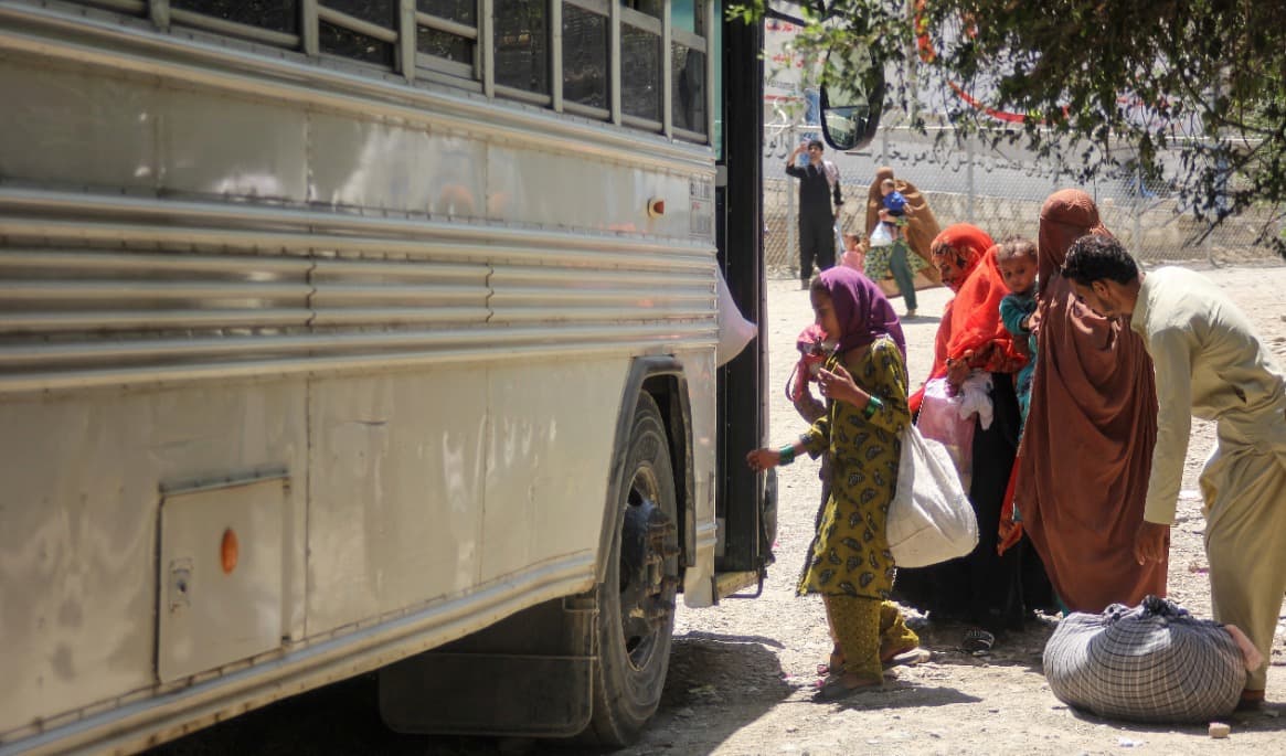 Afghanska flyktingar hör till de största grupperna bland återvändarna. Här återresa från Pakistan. Foto: Aimal Zahi/AFP via Getty Images