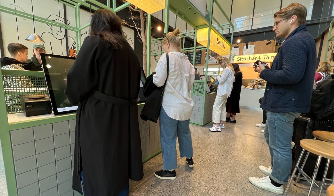 Ett delbetänkande som nu har lämnats till regeringen föreslår att tillträdesförbud även ska omfatta restauranger, caféer, frisörsalonger och hotell. Foto: Sofia Drevemo
