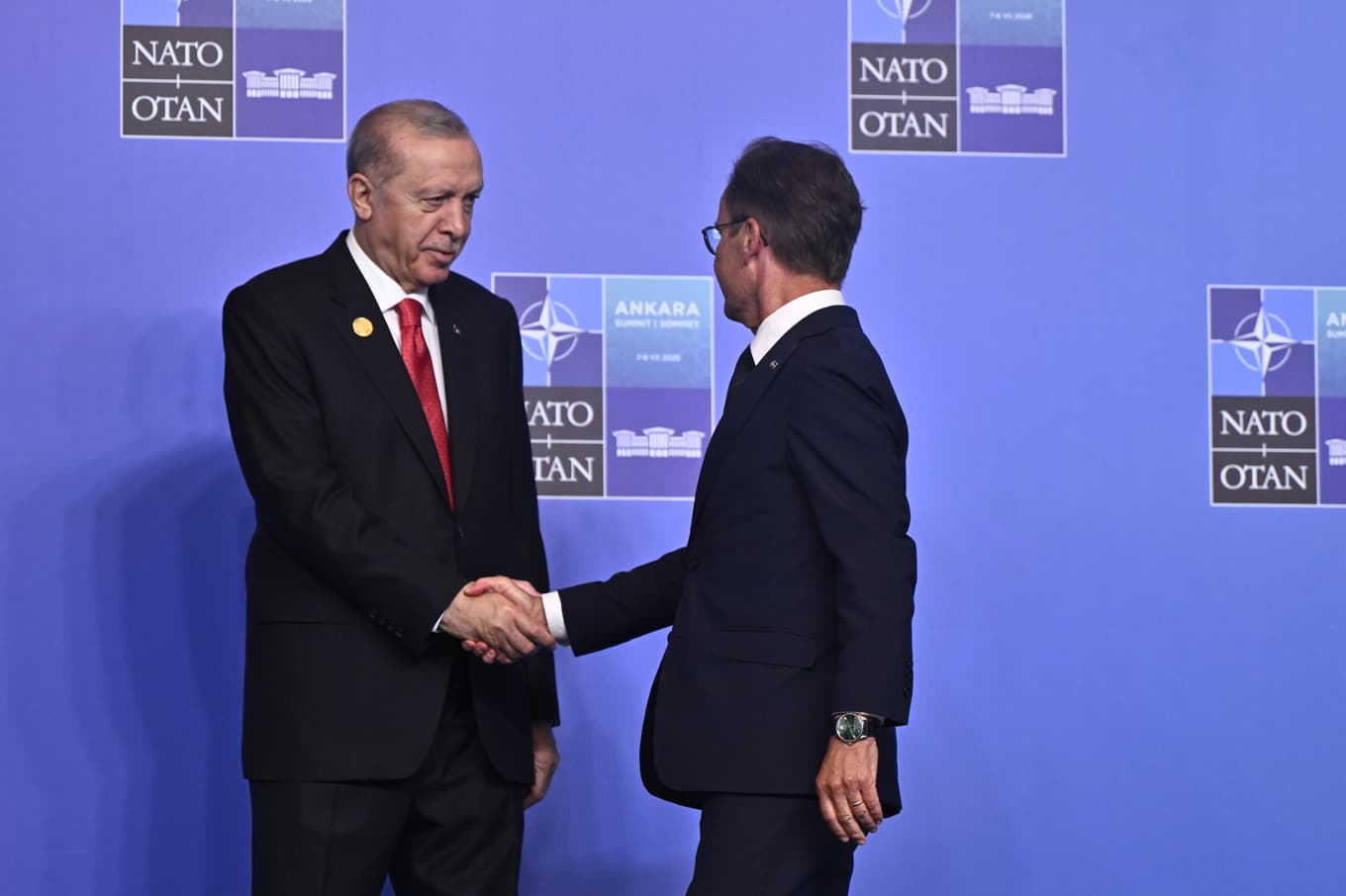 Turkiets president Recep Tayyip Erdogan och statsminister Ulf Kristersson (M) under Nato-toppmötet i Ankara i Turkiet. Foto: Christine Olsson/TT