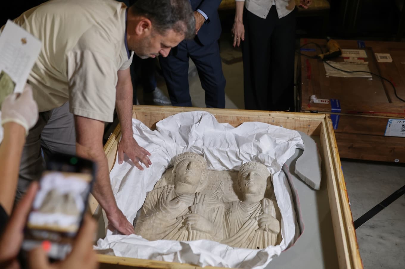 Arkeologiska föremål har återlämnats från Frankrike till Syriens nationalmuseum. Foto: Ghaith Alsayed/AP/TT