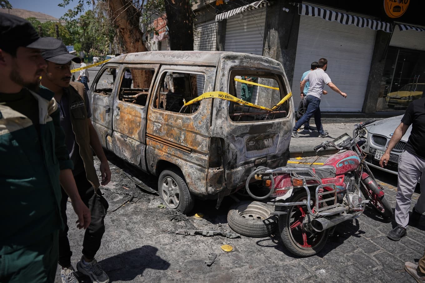 Syriska myndigheter uppger att den misstänkta gruppen bakom attentaten i Damaskus hade kopplingar till IS. Bild från den 7 juli. Foto: Omar Albam/AP/TT