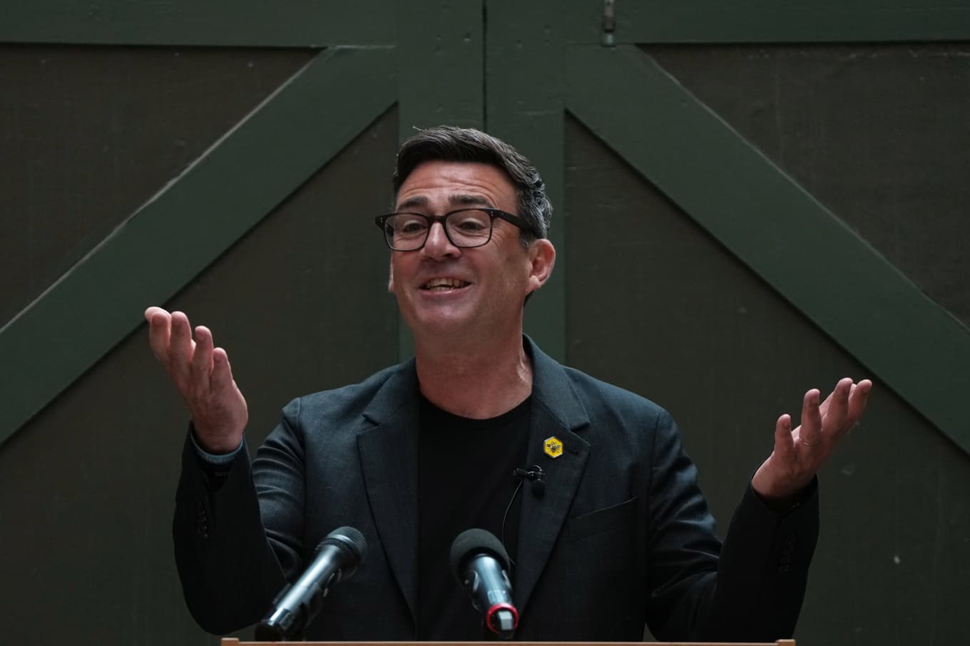 Andy Burnham. Bilden togs då han höll tal i Manchester i slutet av juni. Foto: Alastair Grant/AP/TT