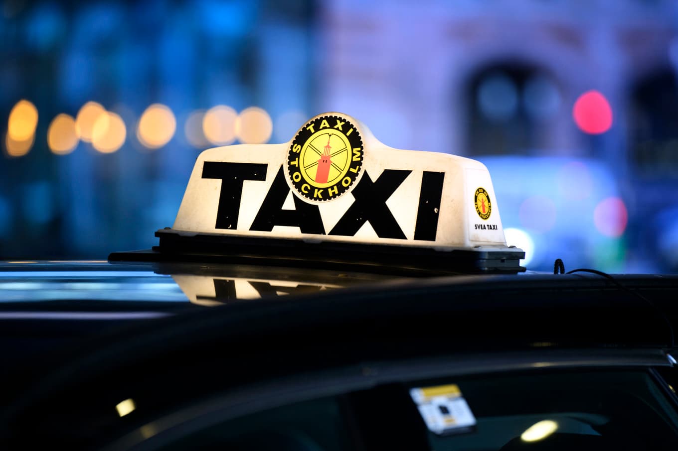 En bil från Taxi Stockholm vid Centralstationen i Stockholm. Arkivbild. Foto: Jessica Gow / TT