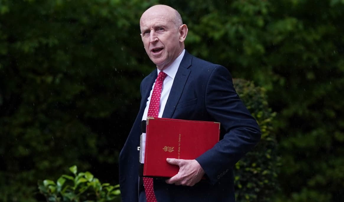 John Healey, tidigare försvarsminister, blir ny brittisk finansminister. Bild från juni i år. Foto: Alberto Pezzali /AP/TT