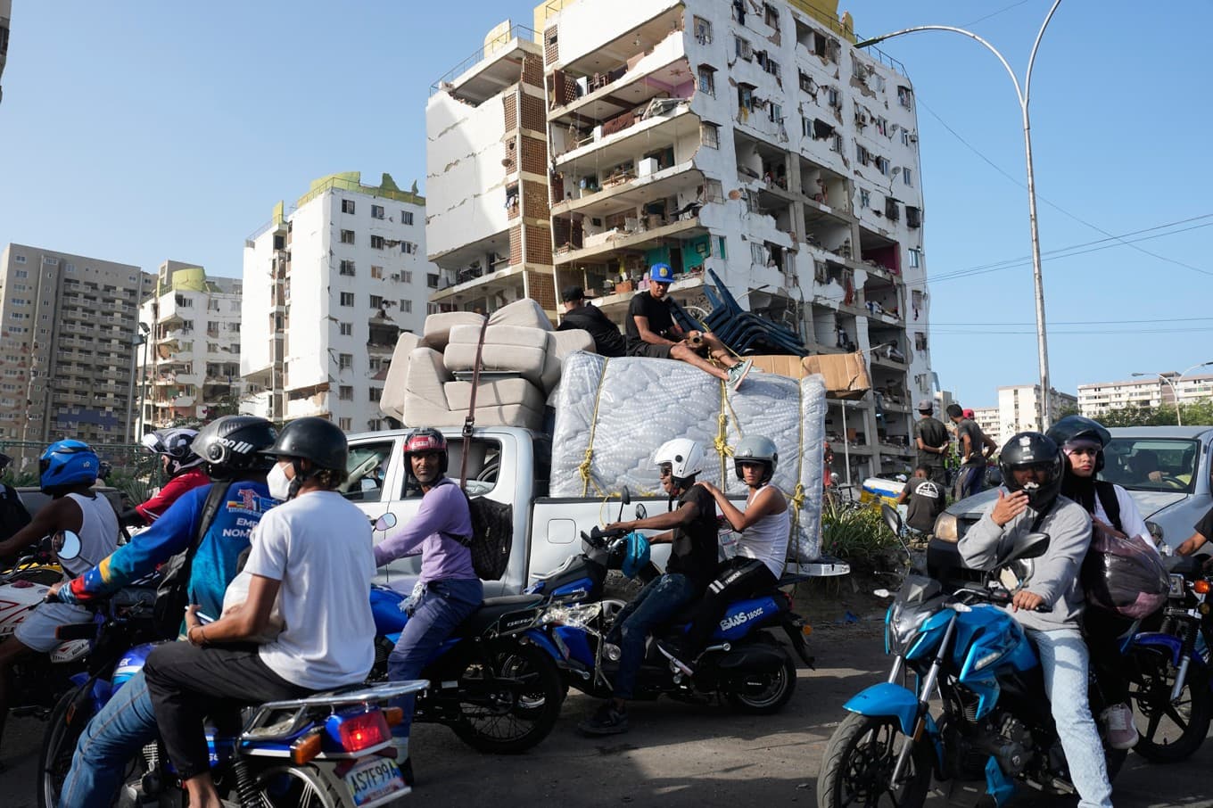 Skador på byggnader i Catia la Mar, Venezuela, efter jordbävningarna den 24 juni. Arkivbild. Foto: Fernando Vergara /AP/TT