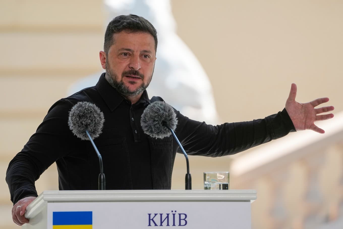 Ukrainas President Volodymyr Zelenskyj tidigare i somras. Foto: Efrem Lukatsky/AP/TT