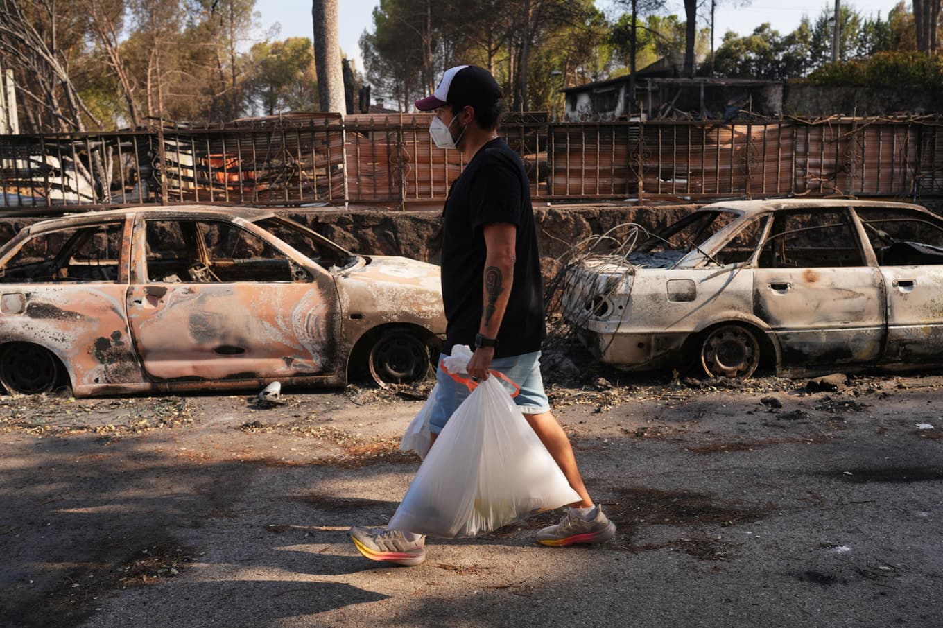 Tusentals människor får återvända hem i områdena kring Madrid och Ávila. Foto: Manu Fernandez/AP/TT
