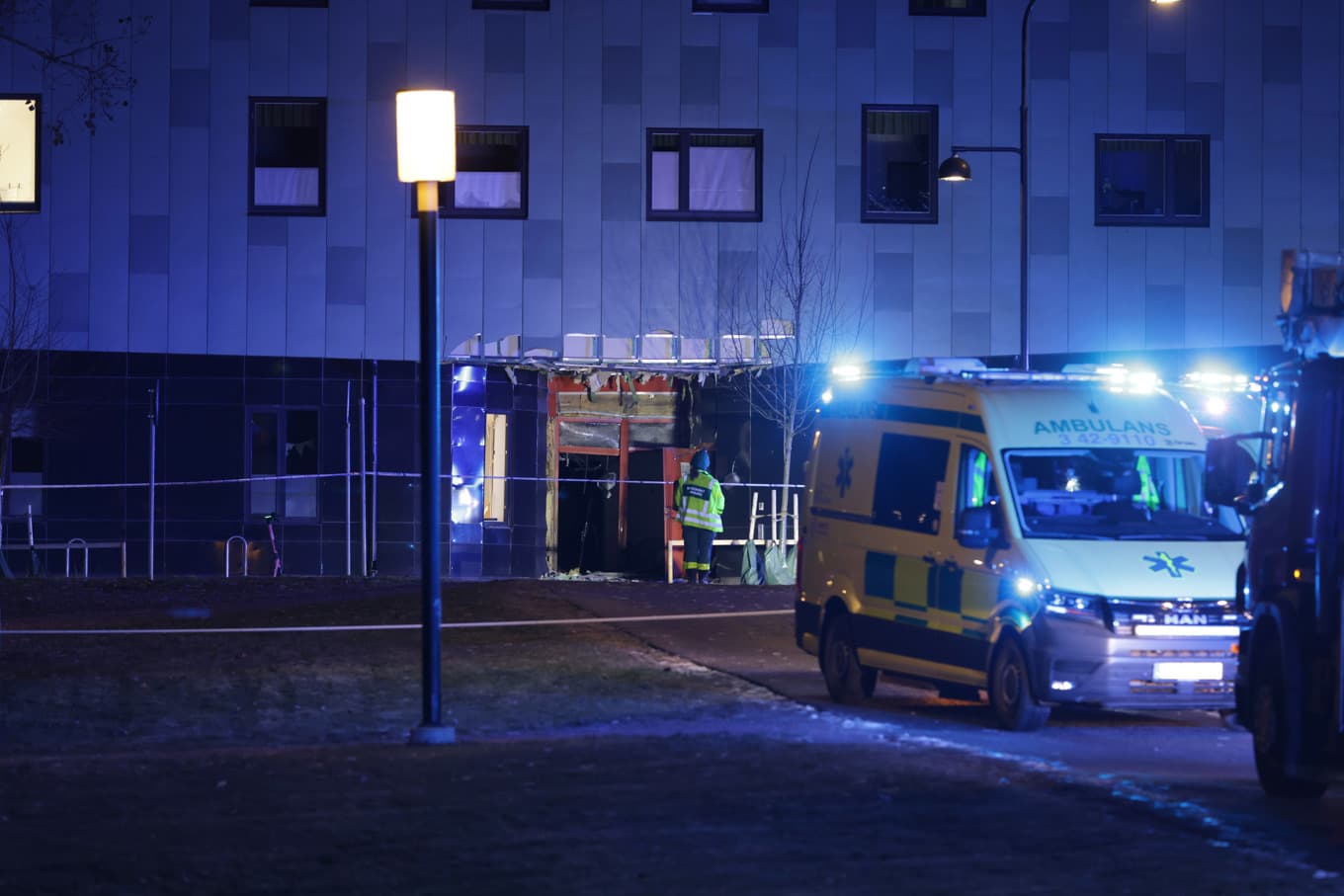 Polis, ambulans och räddningstjänst på plats efter ett av sprängdåden i Norrköping den 23 november förra året. Foto: Magnus Andersson/TT