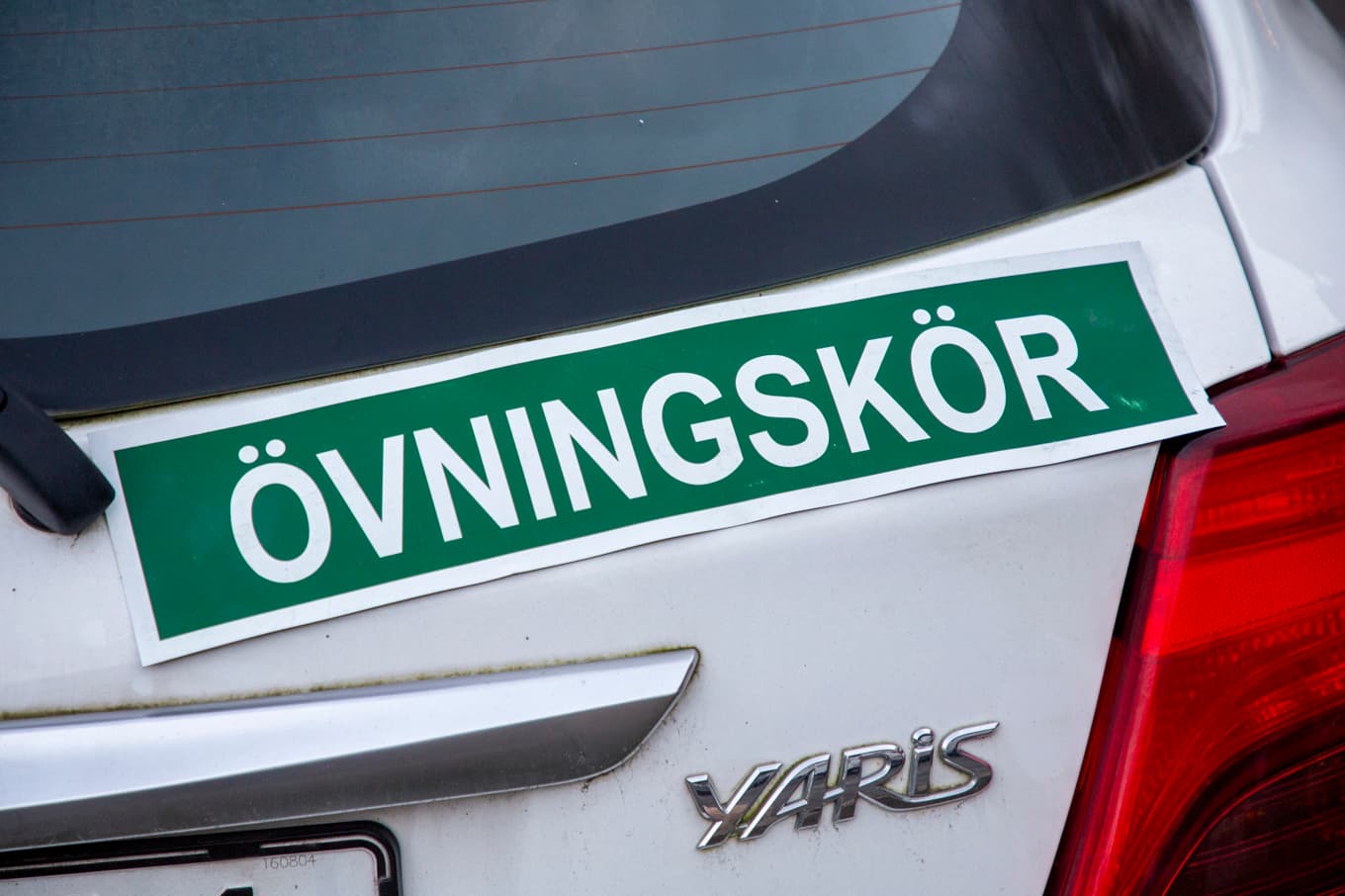 Nu från och med den 1 augusti slopas kravet på introduktionsutbildning för handledare och elever vid privat övningskörning. Arkivbild. Foto: Martina Holmberg / TT