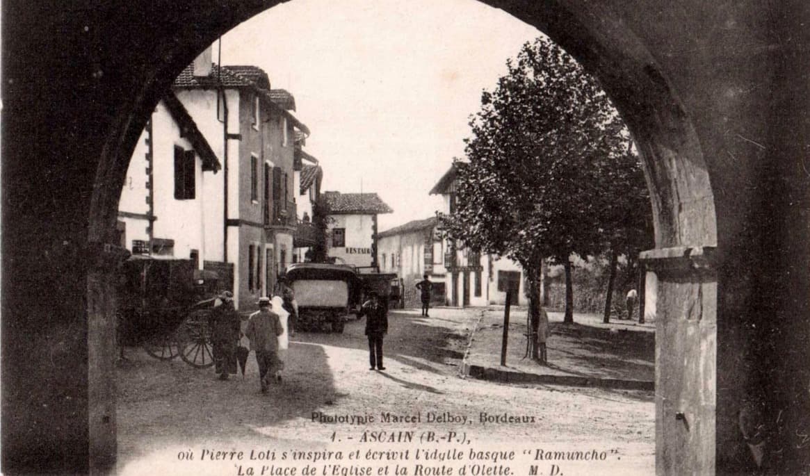 Byn Ascain på ett vykort från början av 1900-talet av fotografen Marcel Delboy (1882–1941). Foto: Wikimedia Commons