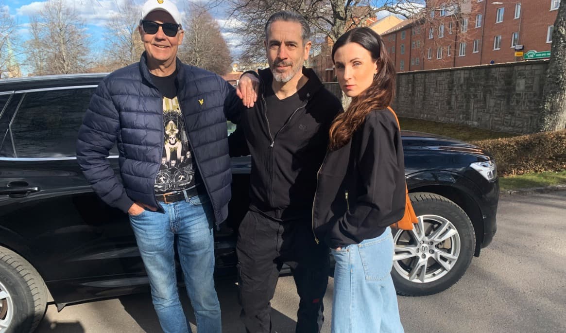 Skådespelarna Jimmy Uller, Ola Rapace och Sandra Thulin vid minneslunden i Linköping. Foto: Kjell Törnlund