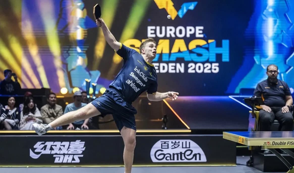 Truls Möregårdh slår in matchbollen i 4–3-segern mot Lin Shidong från Kina i finalen i herrarnas singelturnering i Europe Smash Sweden 2025. Vågar vi hoppas på en repris? Foto: Johan Nilsson/TT