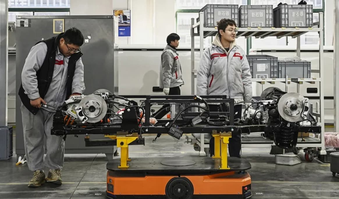 Kina dominerar i dag bilindustring, särskilt elbilsmarknaden. Enligt ”Geopolitical Economy Report” står Kina för 35 procent av den globala tillverkningsindustrin. Foto: Jade Gao/AFP via Getty Images