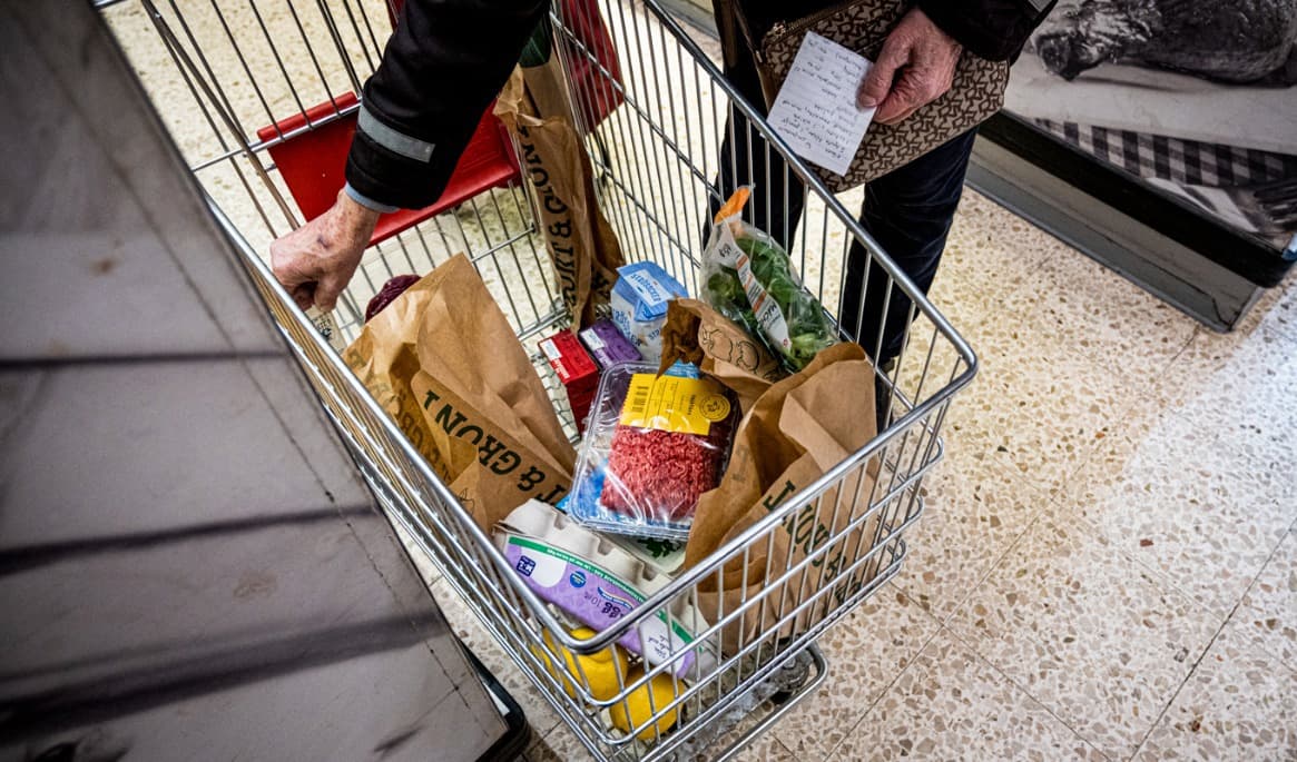 Kundvagn med matvaror i livsmedelsbutik. Arkivbild. Foto: Tim Aro/SvD/TT