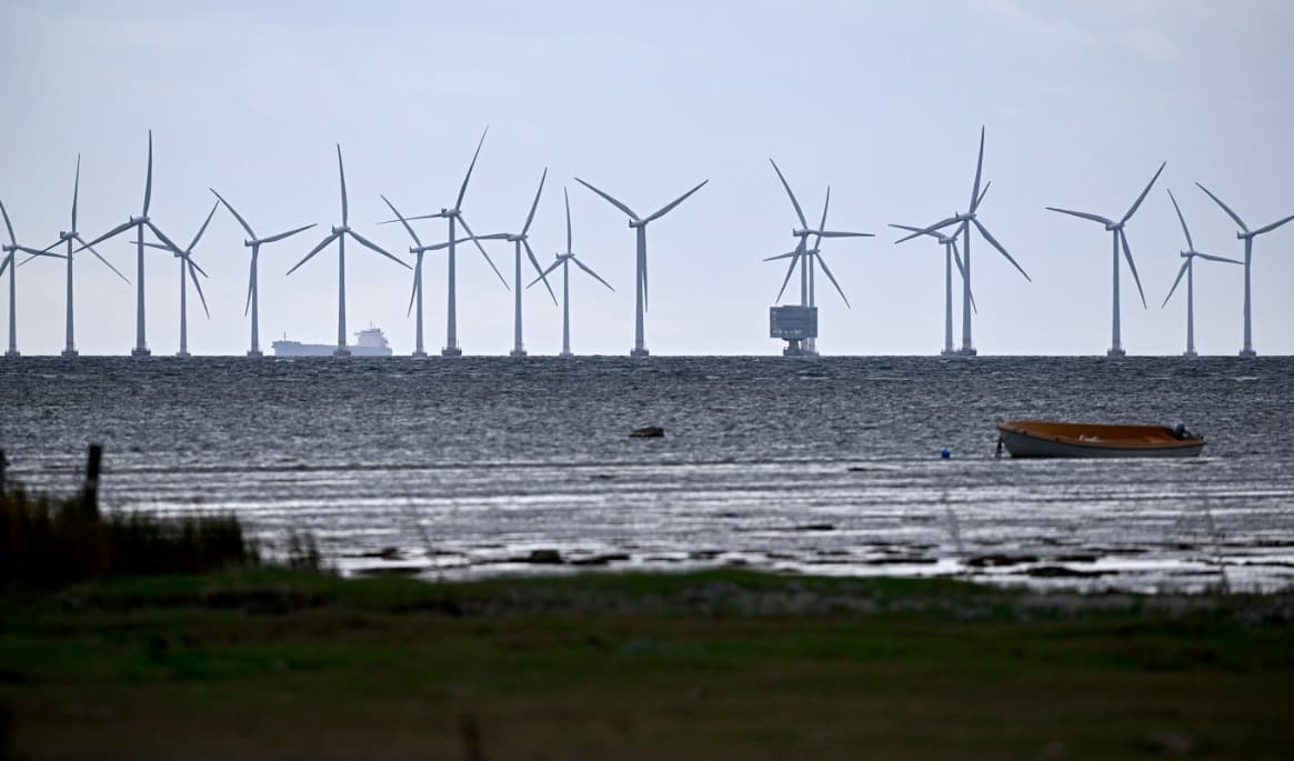 På bilden de havsbaserade vindkraftverken i Lillgrund vindkraftpark utanför Bunkeflostrand söder om Öresundsbron. Arkivbild. Foto: Johan Nilsson/TT
