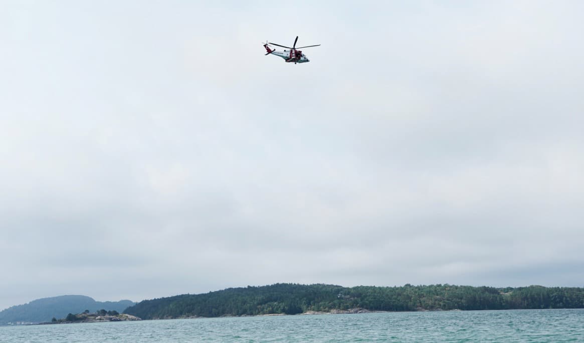 Räddningshelikopter som deltog i sökandet utanför Rörtången i Kungälvs kommun. Foto: Björn Larsson Rosvall/TT