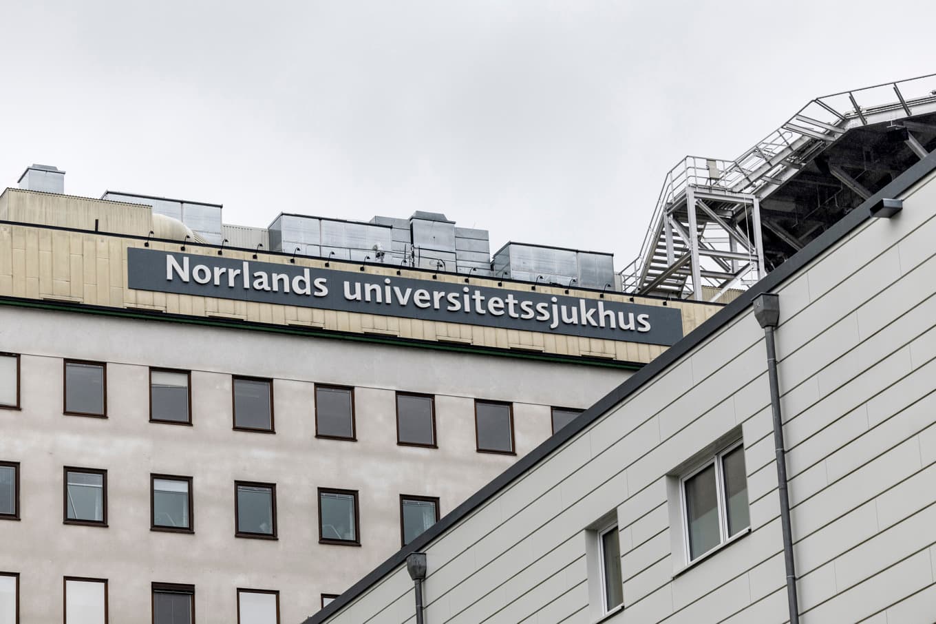 Om du behöver söka vård är det viktigt att ringa först och inte åka direkt till en mottagning, vädjar myndigheterna. Foto: Christine Olsson/TT