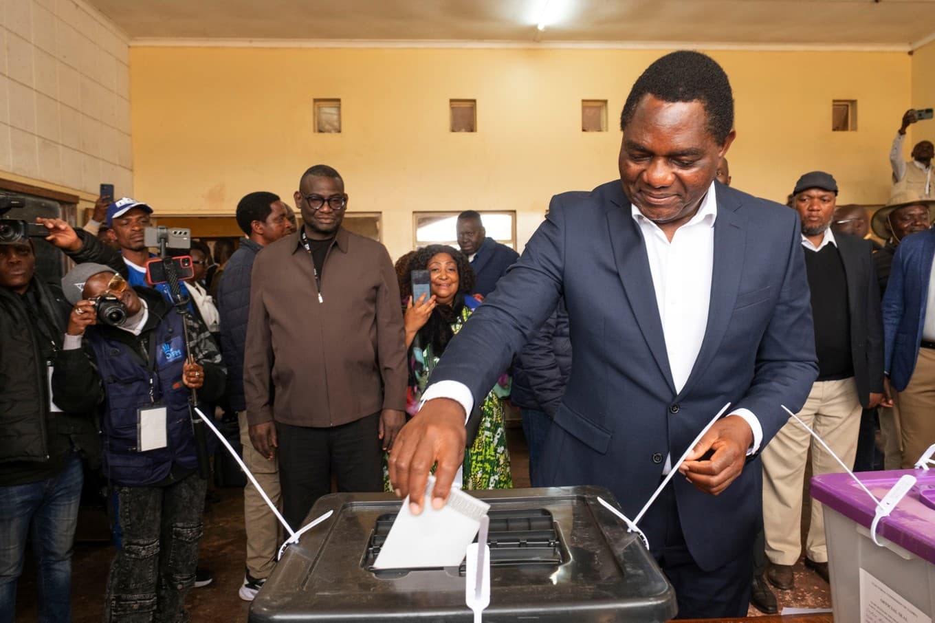 Zambias president Hakainde Hichilema röstar i huvudstaden Lusaka i förra veckan. Foto: Anita Reed/AP/TT