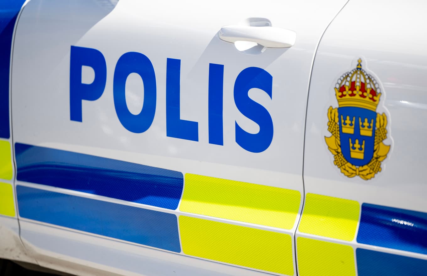 Flera personer tvingade sig in i en lägenhet i Bromma under natten till tisdagen. Händelsen utreds som grovt rån och grovt vapenbrott. Arkivbild. Foto: Christine Olsson/TT