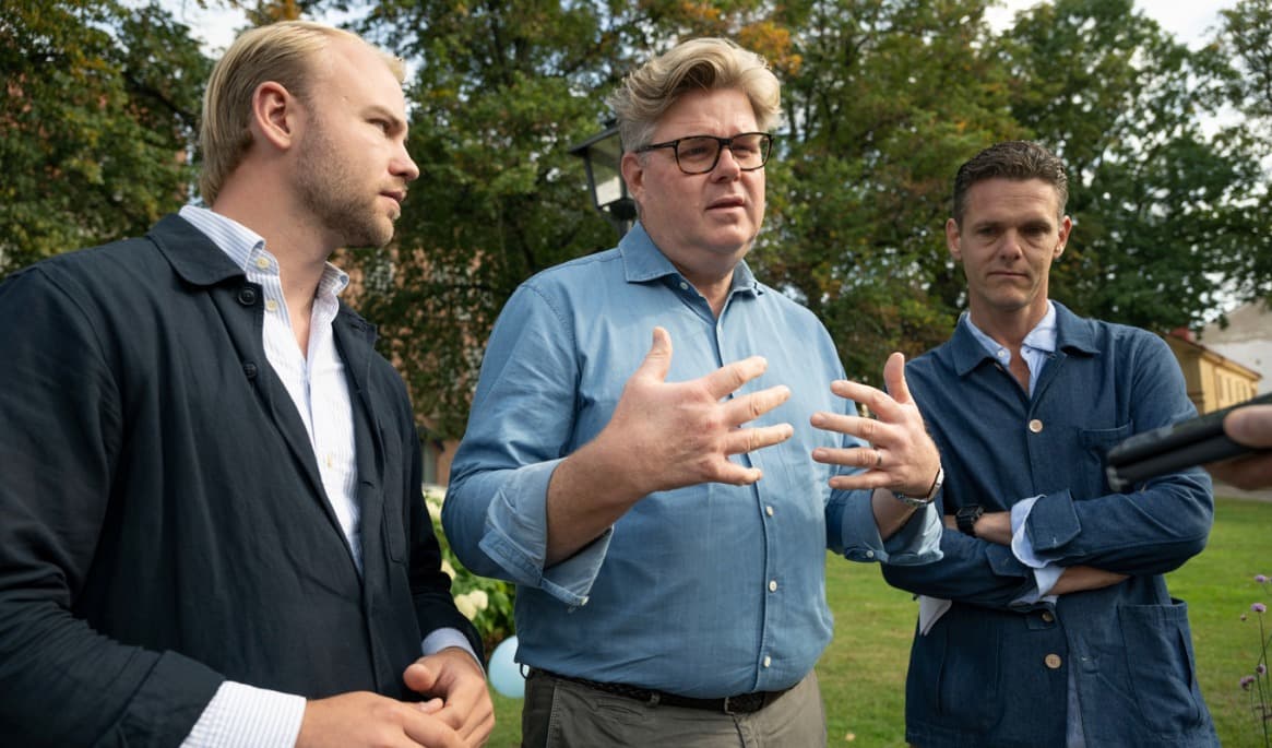 MUF-ordförande Douglas Thor, justitieminister Gunnar Strömmer och Christofer Fjellner, oppositionsborgarråd för Moderaterna Stockholms stad. Foto: Anders Wiklund/TT