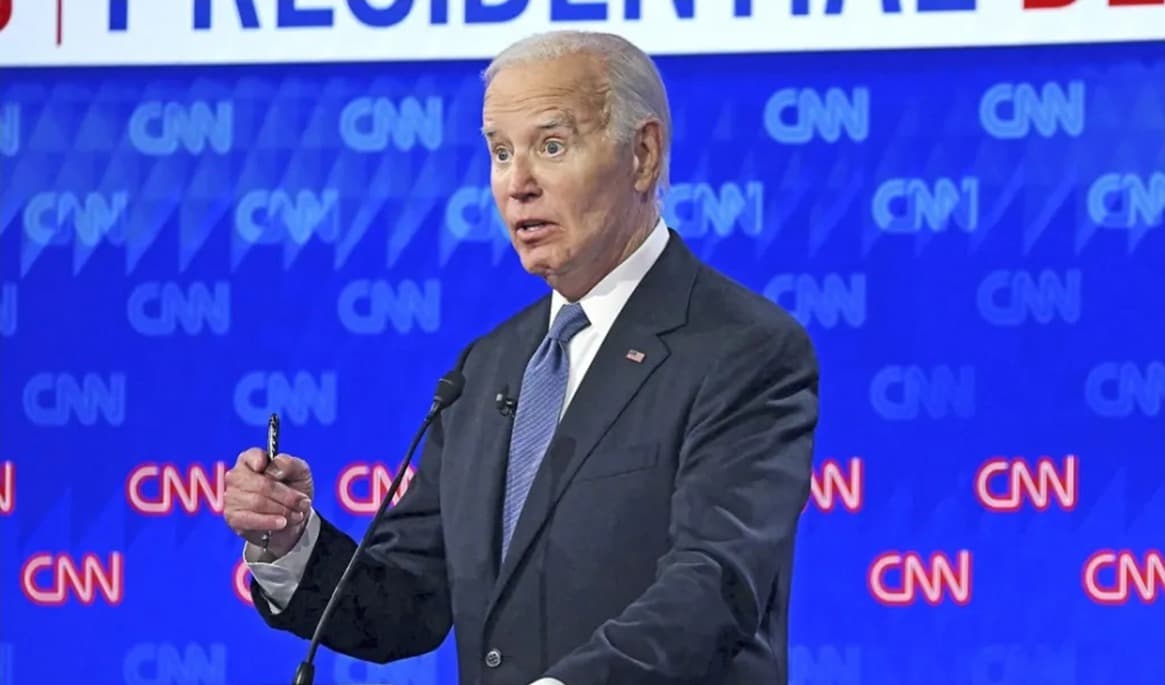 Joe Bidens kollaps i en presidentvalsdebatt mot Donald Trump sommaren 2024 avslöjade att stora delar av amerikanska medier aktivt försökt vilseleda allmänheten om en sittande presidents mentala tillstånd. Foto: Andrew Caballero-Reynolds/Getty Images