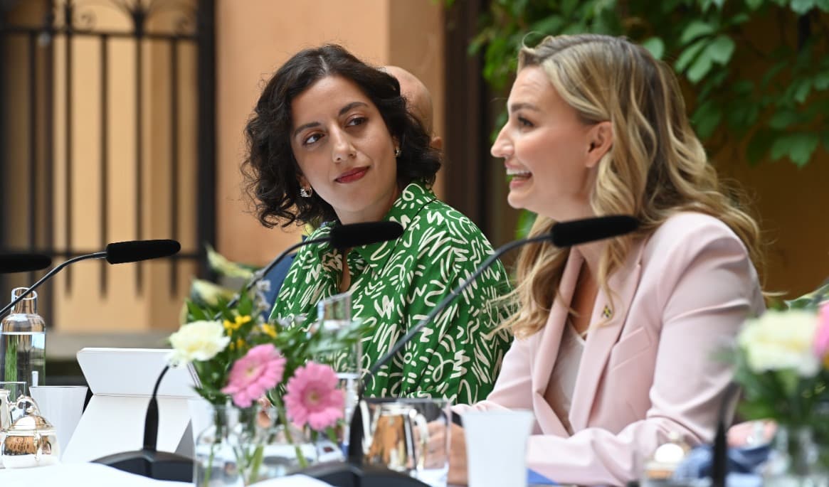 Utbildningsminister Simona Mohamsson (L) och energi- och näringsminister Ebba Busch (KD) ägnar sig åt byteshandel, menar Lotta Gröning. Foto: Anna Hållams/TT