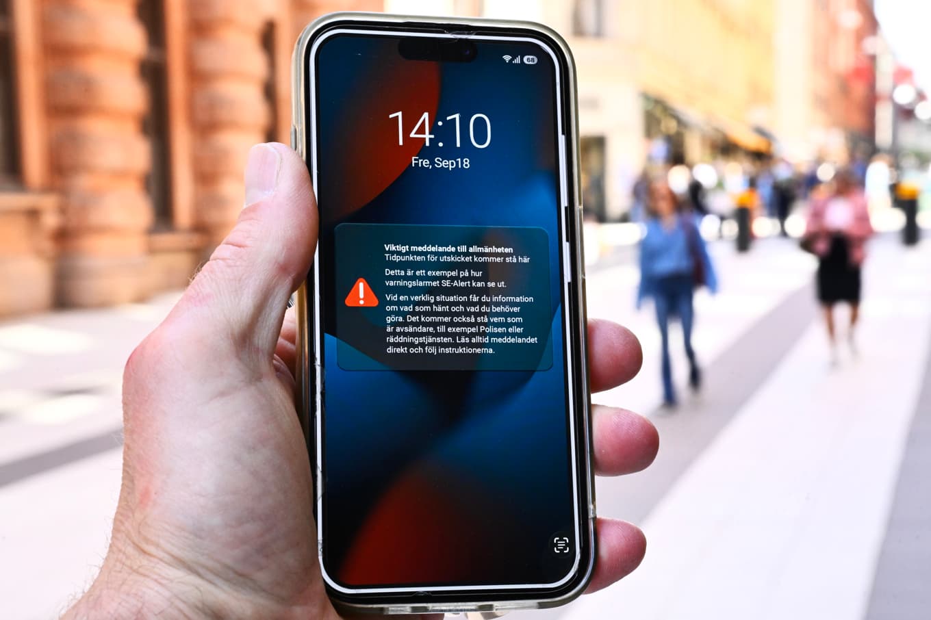 Ett exempel på hur en varning via SE-Alert kan se ut när systemet presenterades på en pressträff i maj i år. Foto: Henrik Montgomery/TT