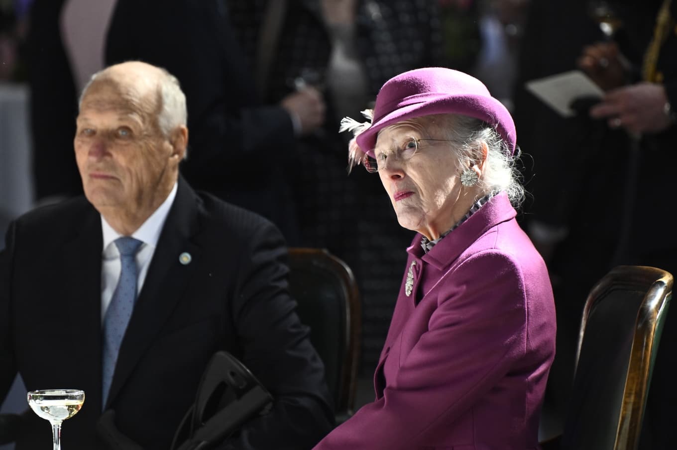 Drottning Margrethe tillsammans med kung Harald vid firandet av kung Carl Gustafs 80-årsdag. Arkivbild. Foto: Christine Olsson/TT