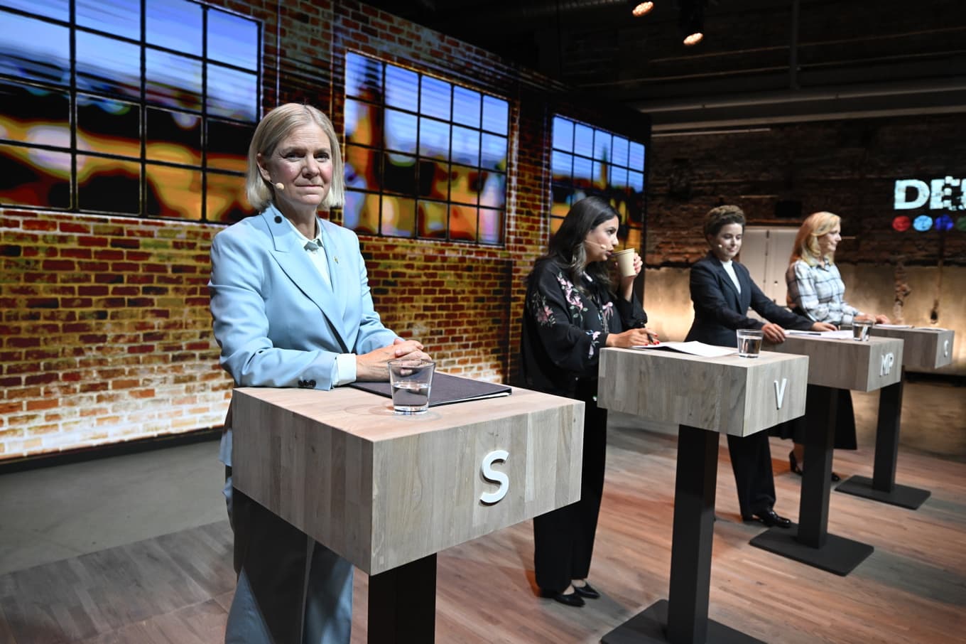 Oppositionens partiledare med Magdalena Andersson (S) längst fram under Expressens och Dagens Industris partiledardebatt. Arkivbild. Foto: Jessica Gow/TT