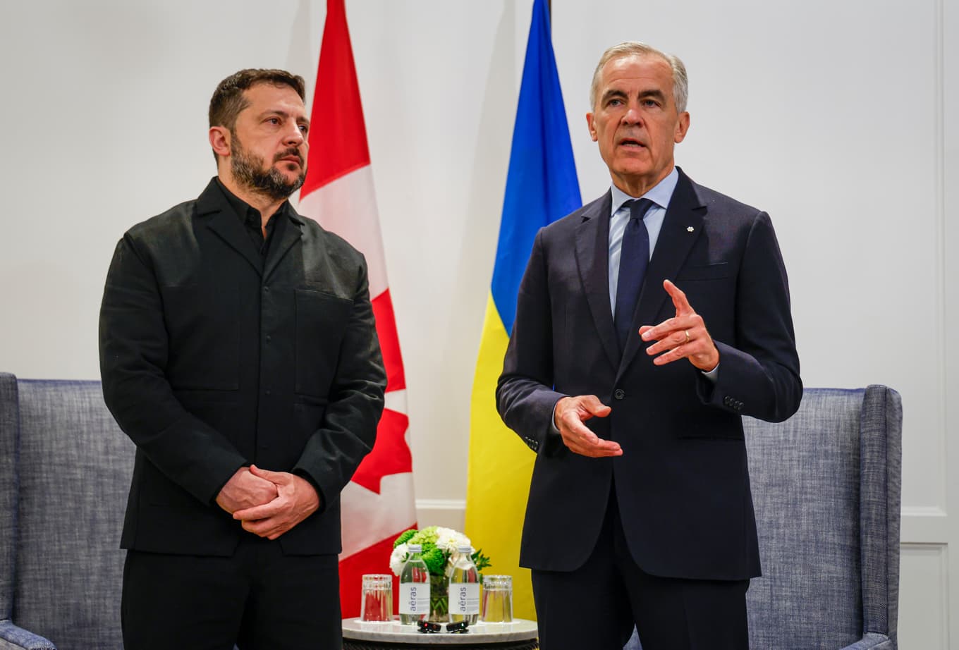 President Volodymyr Zelenskyj har träffat Mark Carney i Calgary. Foto: Jeff McIntosh/AP/TT