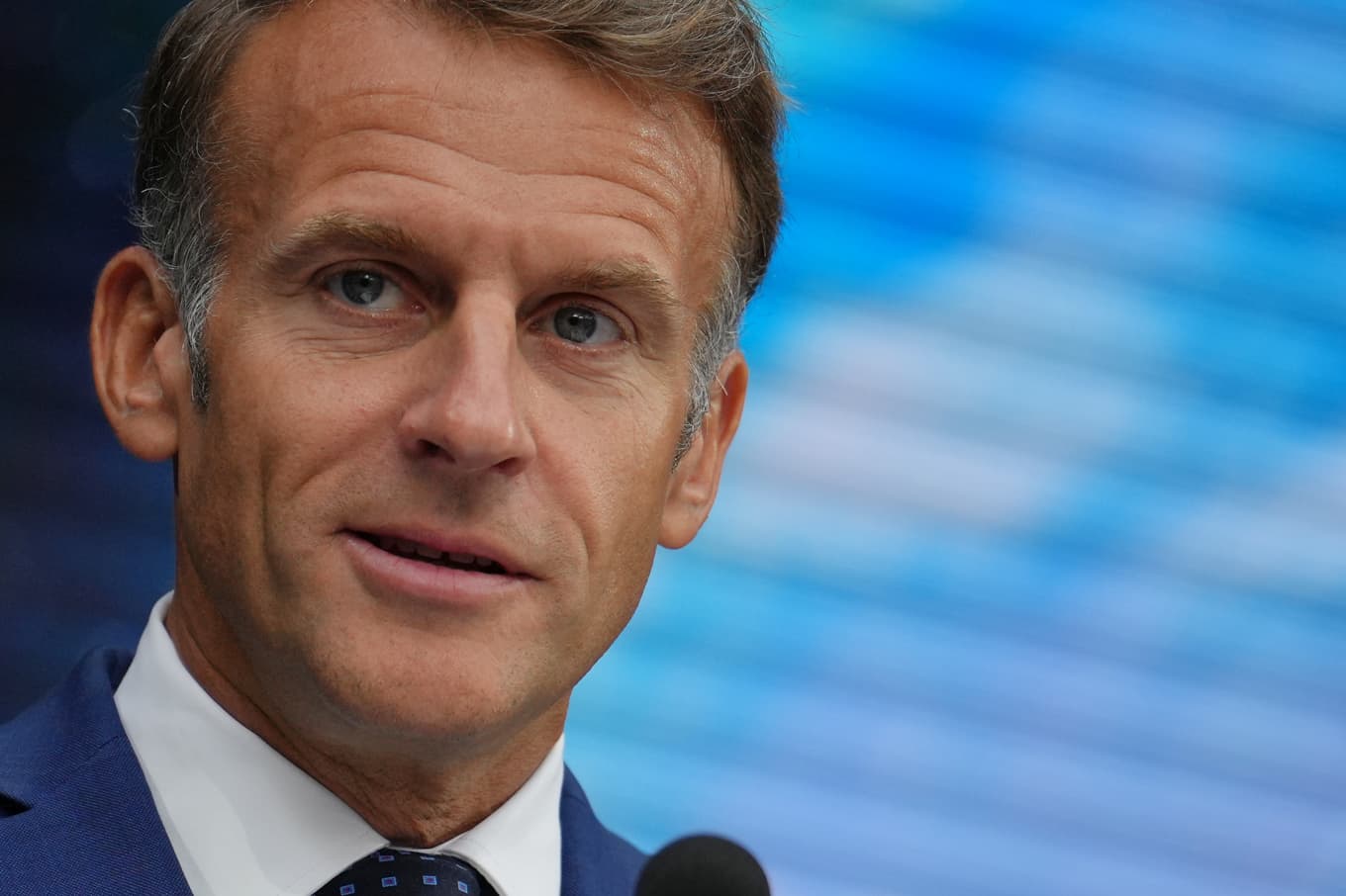 Sociala medier-förbud för unga är en av Frankrikes president Emmanuel Macrons huvudfrågor. Bild från Paris i torsdags. Foto: Aurelien Morissard/AP/TT