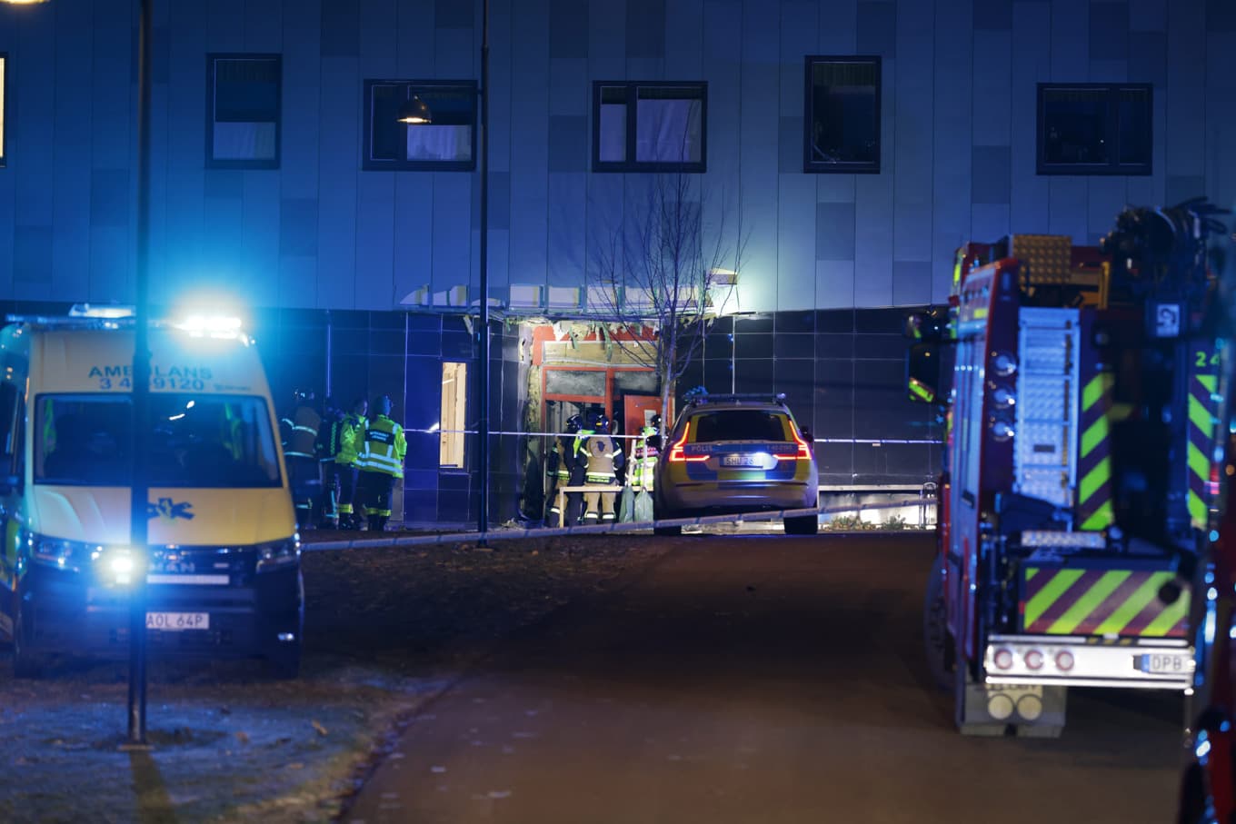Polis, ambulans och räddningstjänst på plats efter ett av sprängdåden i Norrköping den 23 november förra året. Foto: Magnus Andersson/TT