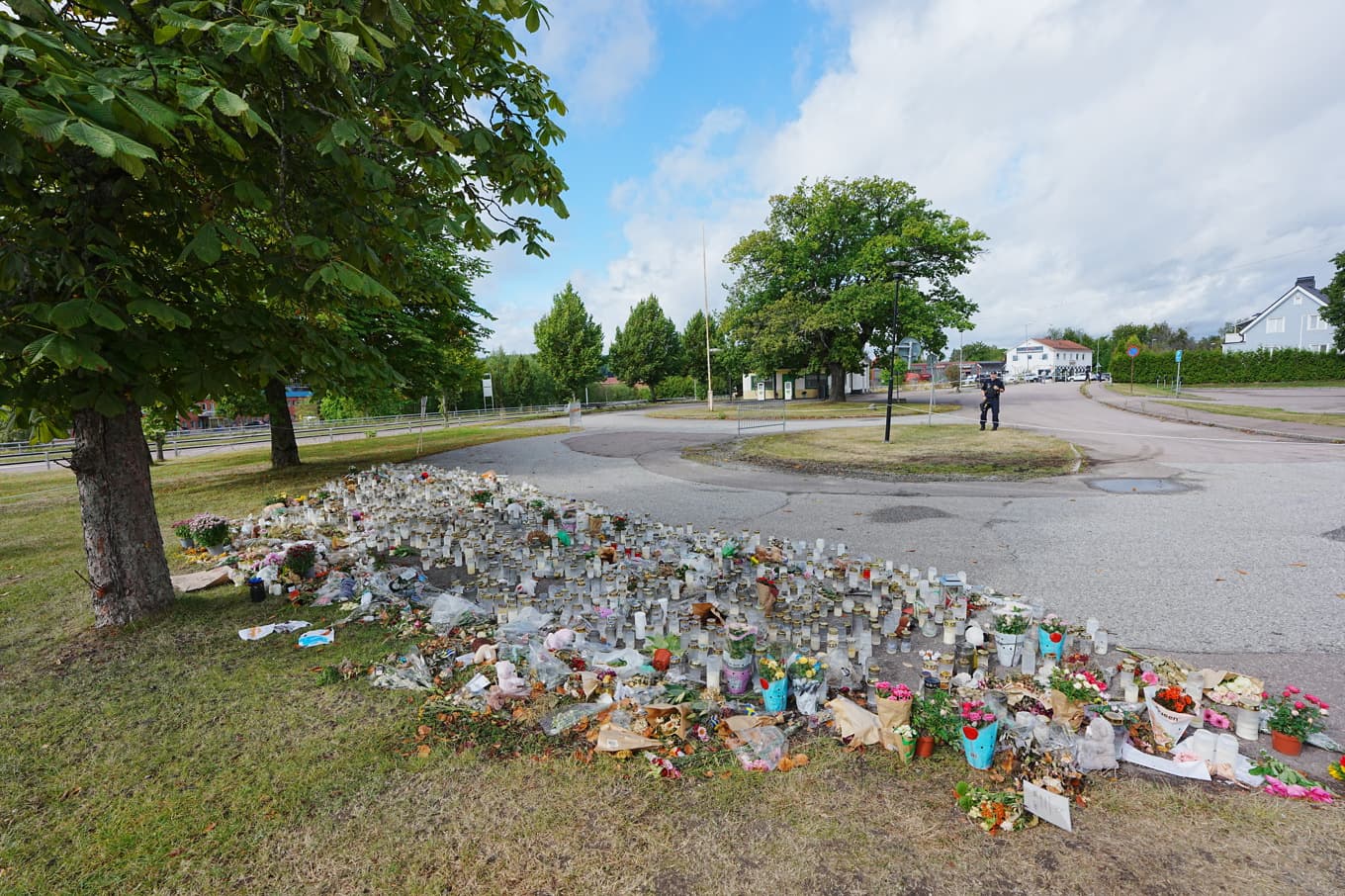 Minnesplats efter skolattacken på Brinellskolan i Fagersta. Bild från augusti. Foto: Magnus Lejhall/TT