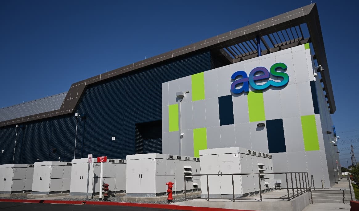 Transformatorer vid batterilagret AES Alamitos i Long Beach, Kalifornien. Anläggningen har en kapacitet på 400 megawatt. Foto: Patrick T Fallon/AFP via Getty Images
