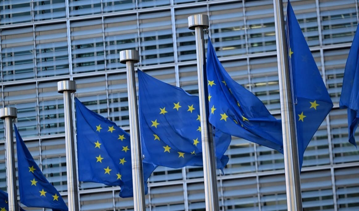 Vid slutet av 2025 fanns det nästan 28 miljoner giltiga uppehållstillstånd i EU som hade beviljats till medborgare utanför EU. Foto: Nicolas Tucat/AFP via Getty Images