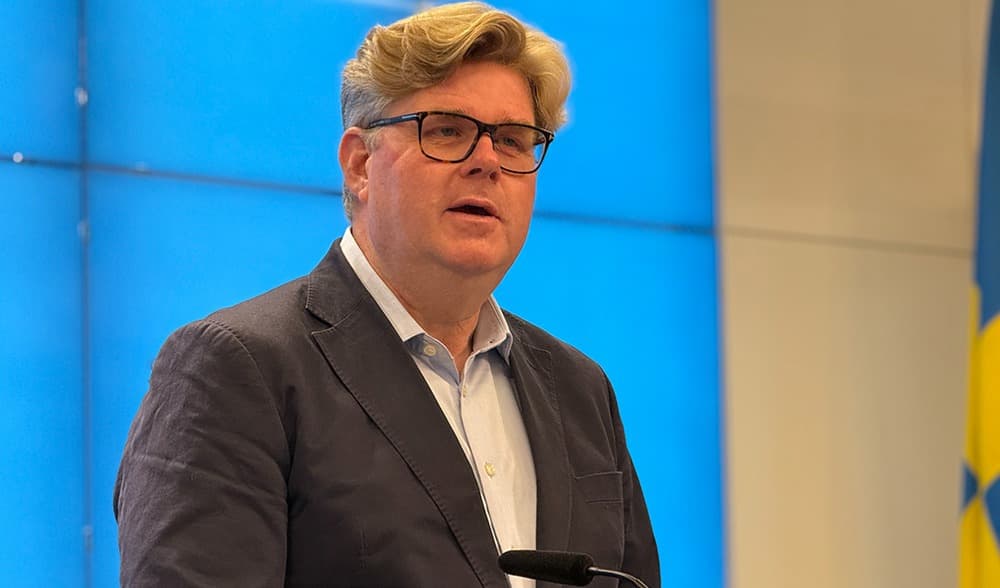 Gunnar Strömmer (M) valspurtar och varnar för en rödgrön seger i valet. Foto: Staffan Erfors