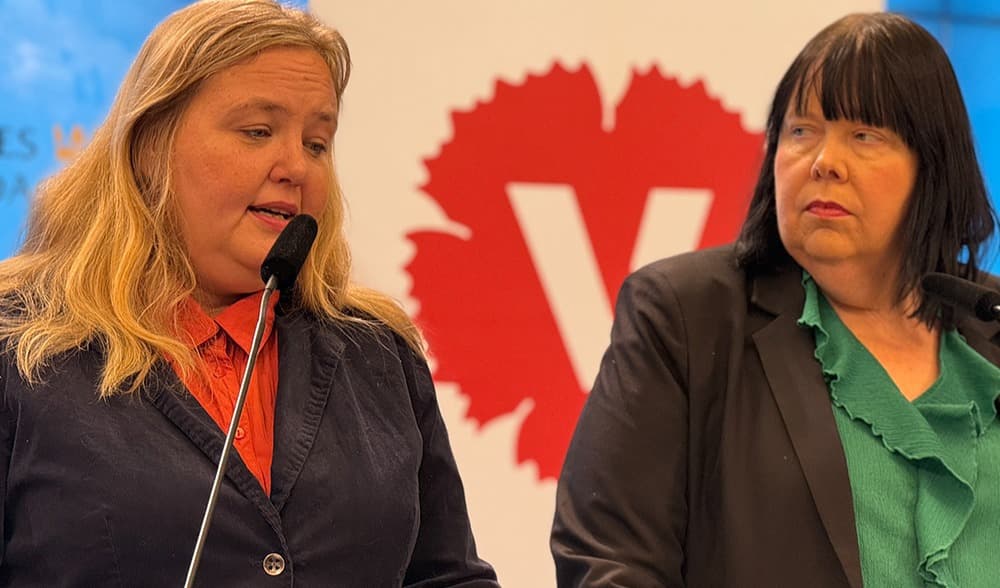 Vänsterpartiets Ida Gabrielsson och Maria Forsberg har tröttnat på att Magdalena Andersson (S) inte är tydlig mot väljarna, som de uttrycker det. Foto: Staffan Erfors