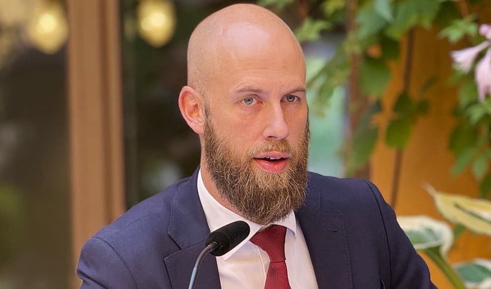 Ministern för civilt försvar Carl-Oskar Bohlin har blivit flera mediers måltavla för att han bryter mot invanda mönster. Foto: Staffan Erfors
