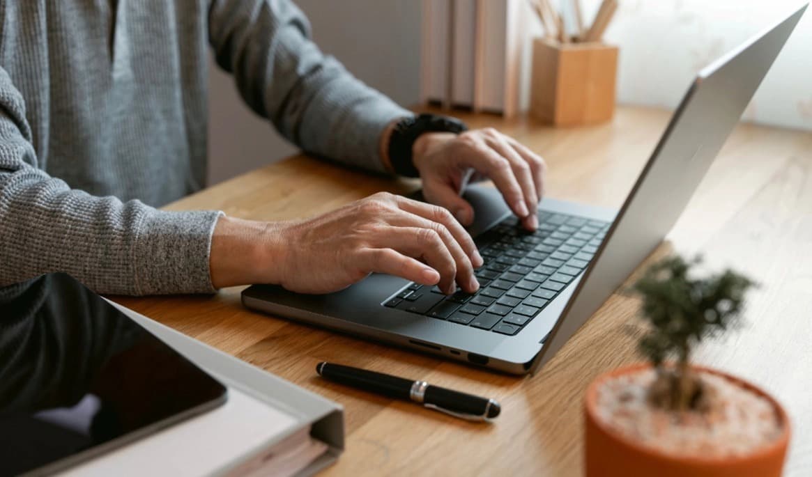 En majoritet av befolkningen i Sverige använder AI-tjänster. Foto: Shutterstock