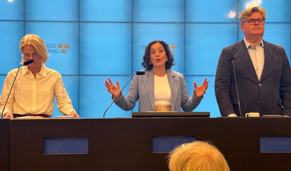 Simona Mohamsson (L) höll en gemensam pressträff med Elisabeth Svantesson (M) och Gunnar Strömmer (M). De varna nu borgerligt sinnade välja för att rösta på Centerpartiet. Foto: Staffan Erfors