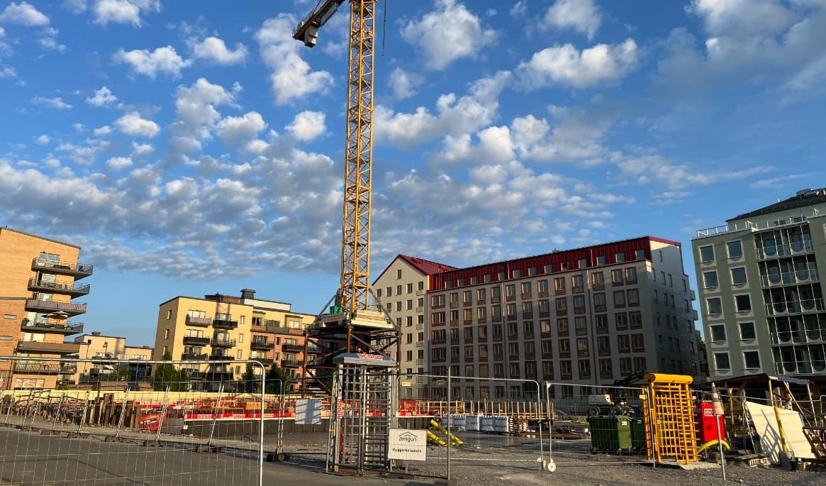 Byggandet av bostäder och lokaler ser ut att återhämta sig i år och 2027, enligt en prognos från Byggföretagen. Foto: Sofia Drevemo
