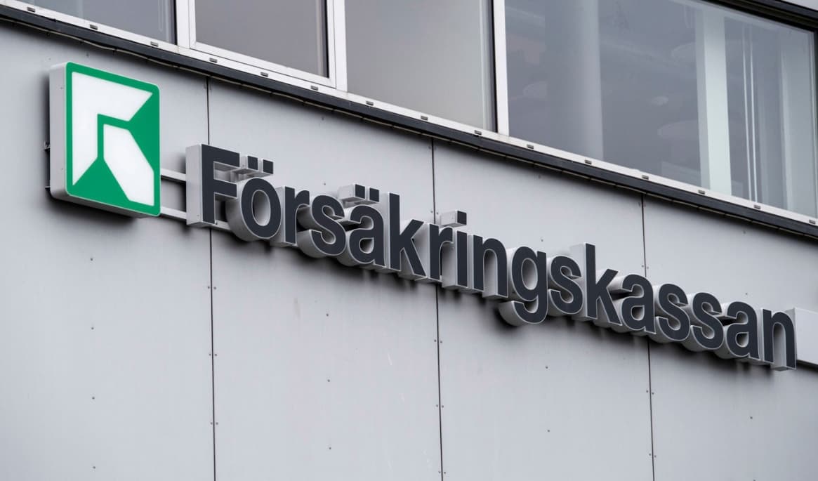 Försäkringskassan kräver tillbaka närmare fyra miljoner kronor från en person i Stockholm som har uppburit sjukersättning och bostadstillägg på felaktiga grunder under en period av 24 år. Foto: Johan Nilsson/TT